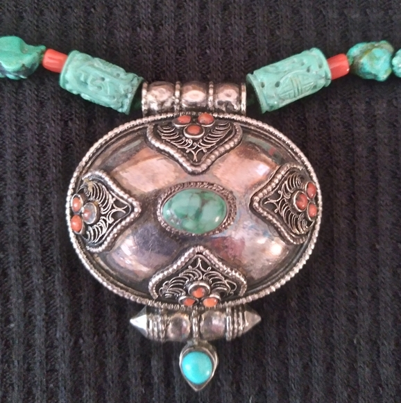 Custom made Necklace with Sterling Silver Tibetan Prayer Box - Picture 4 of 16